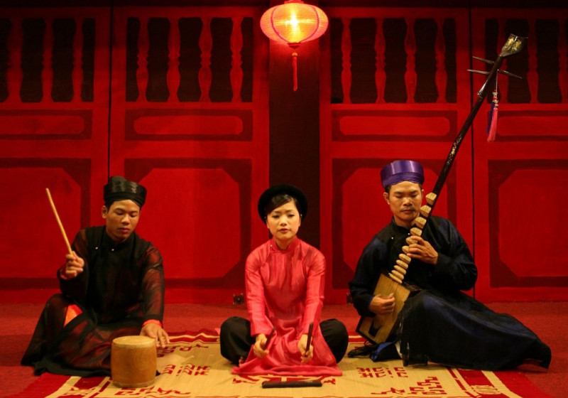 Ca trù là một loại hình diễn xướng bằng âm giai rất thịnh hành tại khu vực Bắc Bộ và Bắc Trung Bộ Việt Nam.