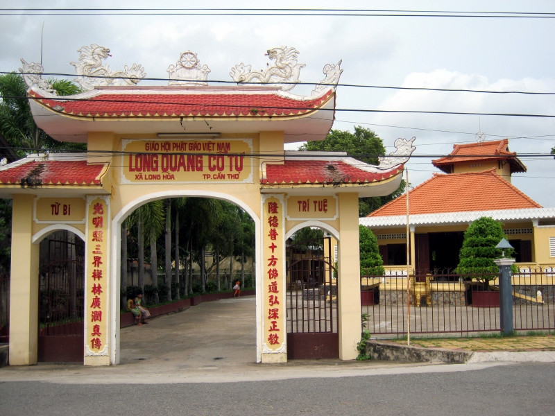 cổng chùa Long Quang