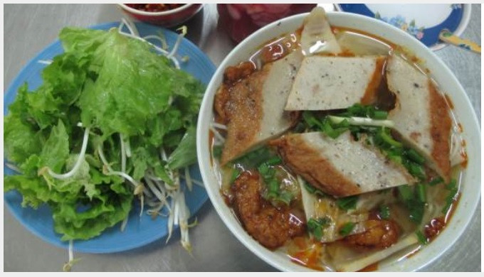 Bún Chả Cá - Trần Quang Khải có chả cá chiên rất thơm, ngon và miếng chả đầy đặn