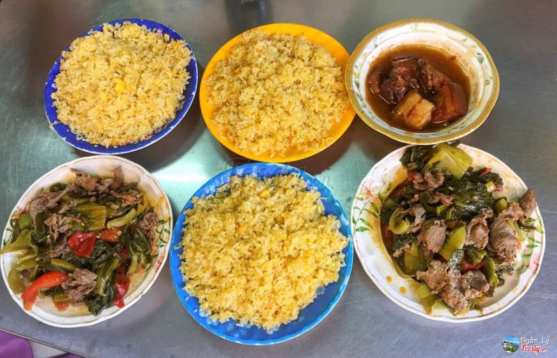 Cơm đảo Loan Mai nổi tiếng cả khu ẩm thực Tống Duy Tân