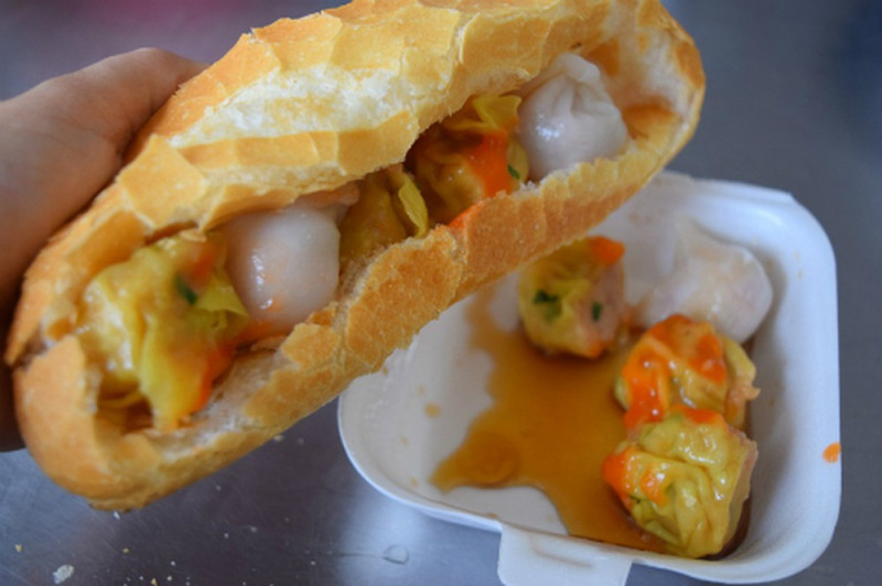 Bánh mì há cảo đường Nguyễn Thị Minh Khai