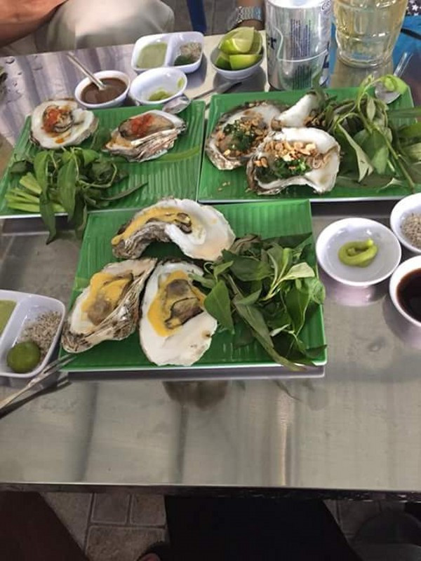 Người dân Gò Vấp và nhiều nơi khác chọn Hàu 5k làm điểm dừng chân cho cuộc hẹn của mình không chì vì nơi đây có giá tiền rất bình dân mà còn là vì món ăn rất tuyệt vời