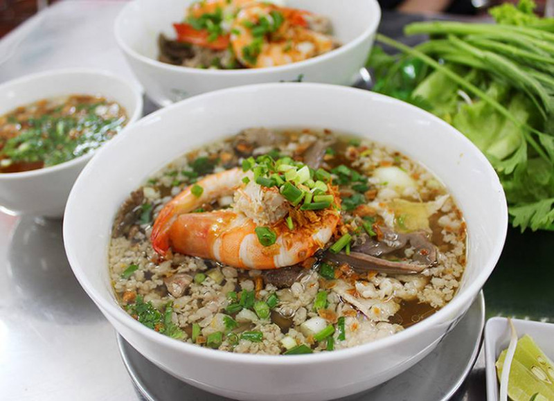 Quán Thành Đạt được đánh giá cao về chất lượng món ăn, từ nước lèo đên phần sợi và cả topping