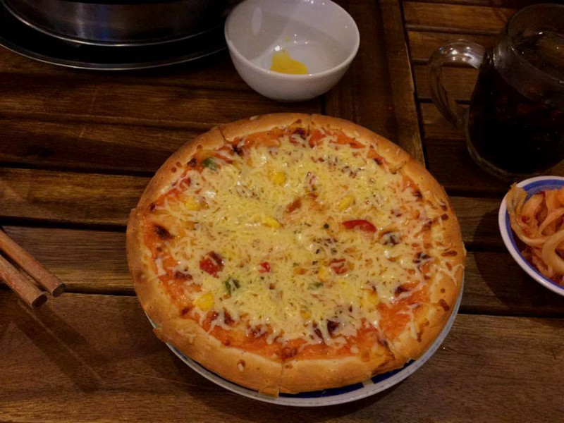 Loại pizza đặc biệt nổi bật của Moonza Pizza chính là pizza hải sản, hải sản sau khi nướng vẫn giữ được độ tươi, ngọt.