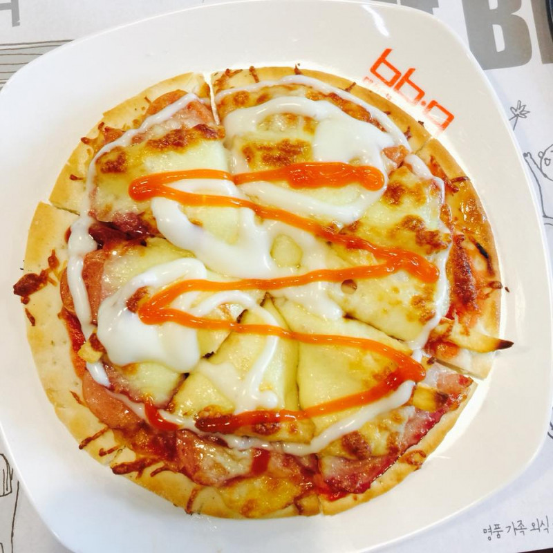 Bánh pizza hấp dẫn tại quán