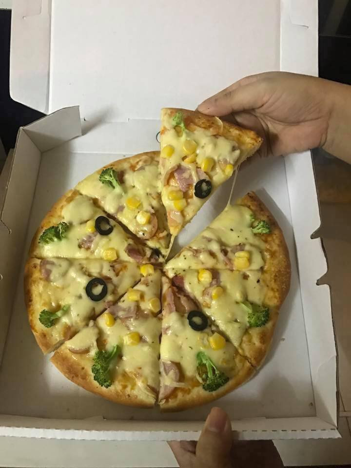 Món pizza hấp dẫn tại nhà hàng