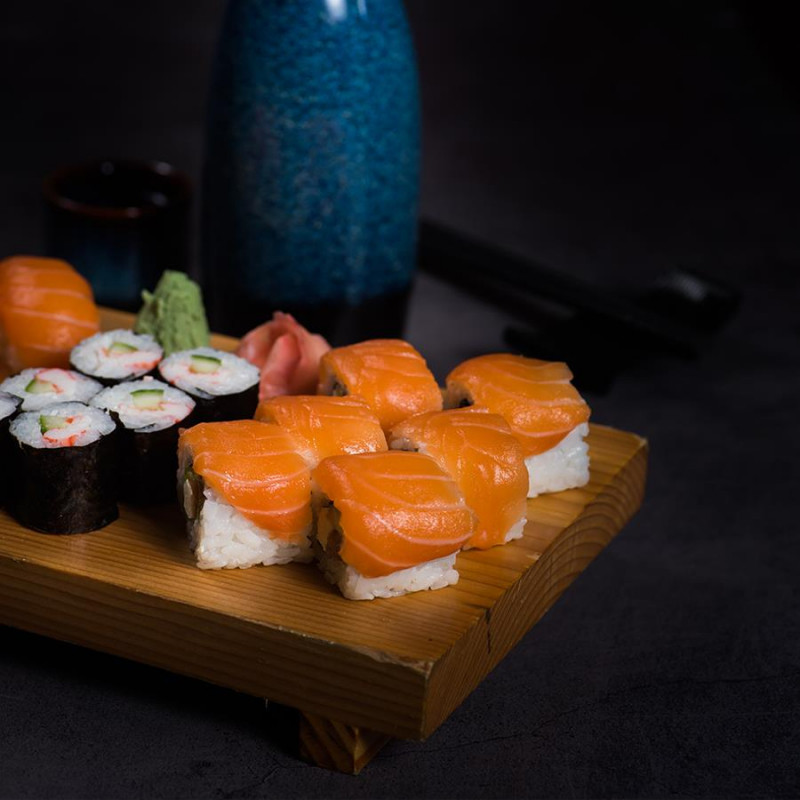 Sushi cá hồi