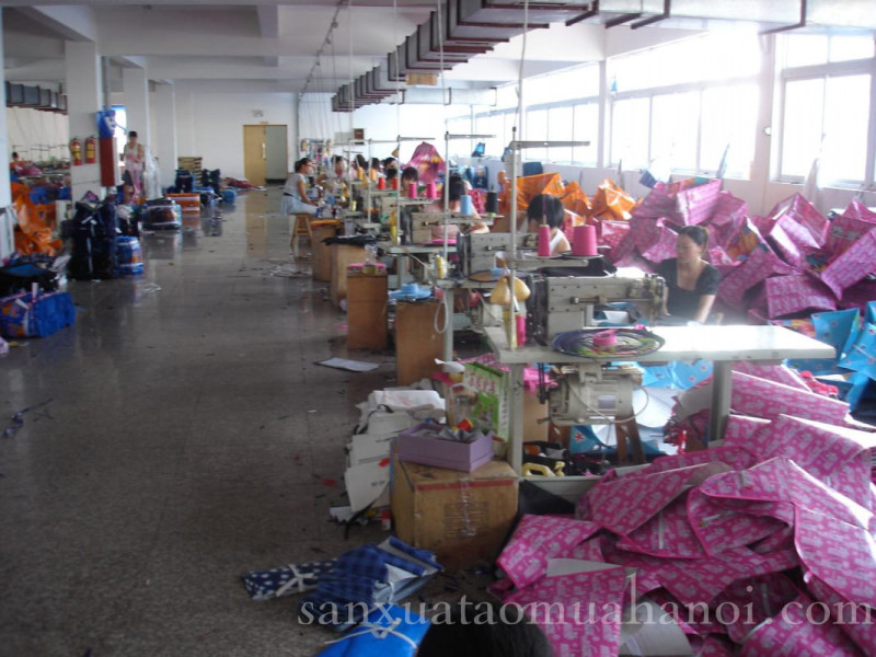 Xưởng sản xuất áo mưa S.L Việt Nam
