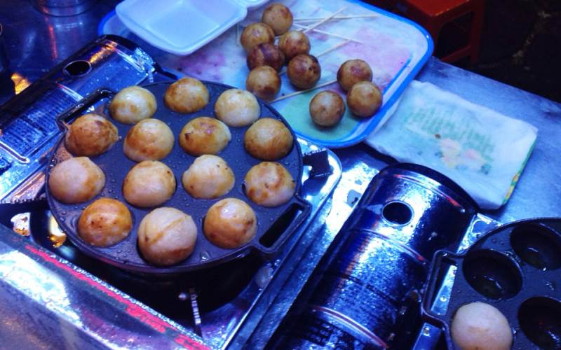 Bánh bạch tuộc Takoyaki là sự kết hợp hài hòa, tinh tế của nhiều hương vị.