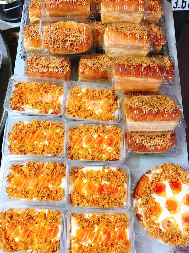 Tiệm bánh Song Kim Cake được khách hàng nhớ đến nhiều nhất với món bánh bông lan trứng muối “gây nghiện”
