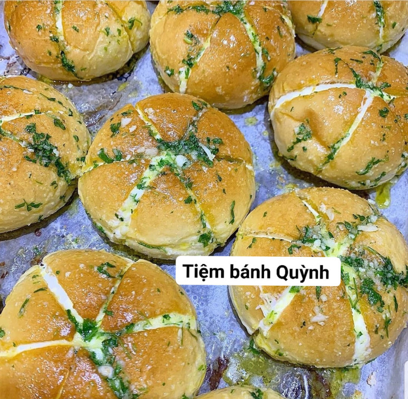 TIỆM BÁNH QUỲNH