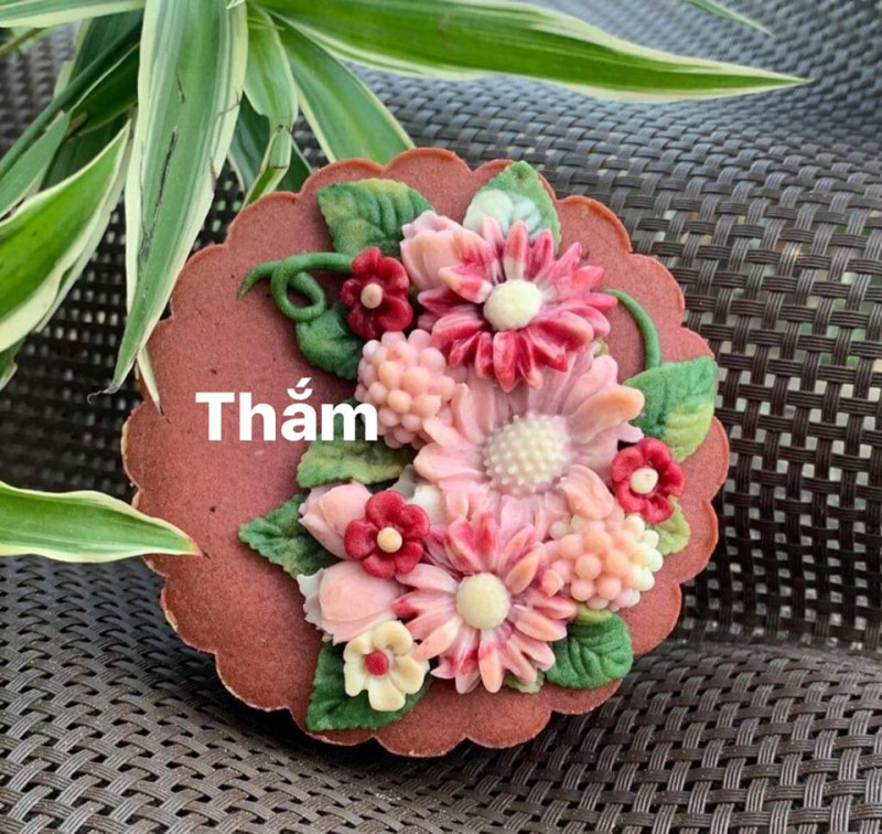 Phạm Hồng Thắm còn sáng tạo thêm các loại hình thù độc đáo với hình ảnh, màu sắc bắt mắt