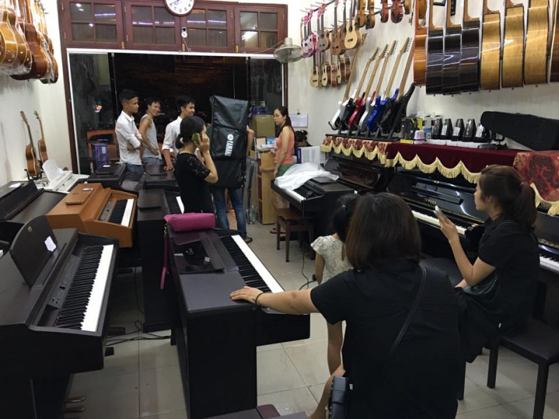 Showroom bán hàng của Nhạc cụ Hoàng Phát