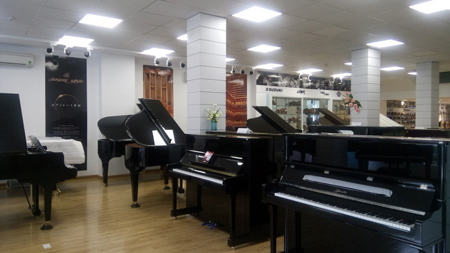 Khu trưng bày đàn piano Upright và Grand Piano
