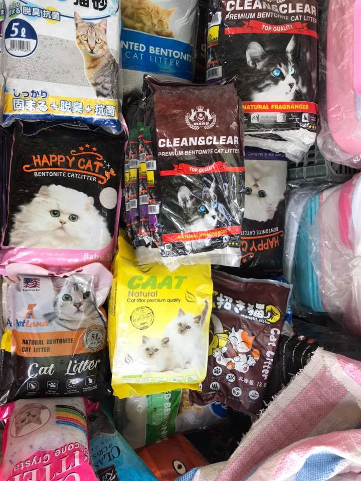 Bobby Pet Shop cung cấp nhiều loại thức ăn đến từ nhiều nhãn hàng khác, mỹ phẩm, vật dụng, áo quần... cho chó, mèo