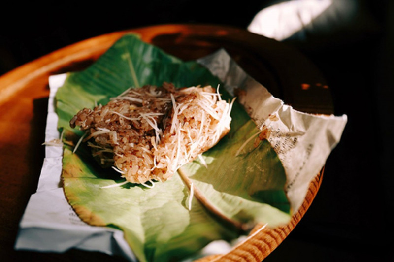 Xôi dừa có hương vị rất riêng ăn không bị đầy, bị ngán như nhiều loại xôi khác.