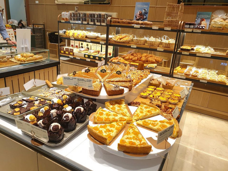 Bánh tại cửa hàng được trình bày đẹp mắt, để bạn thoải mái chọn lựa theo ý thích. ﻿﻿﻿