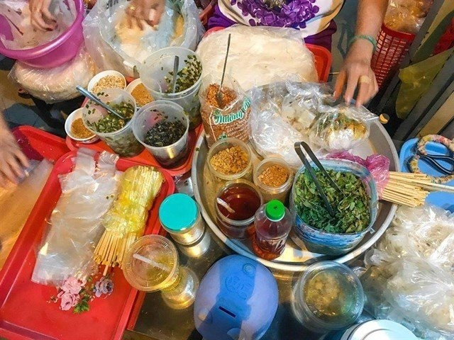 Bánh Tráng Trộn - Bà Huyện Thanh Quan