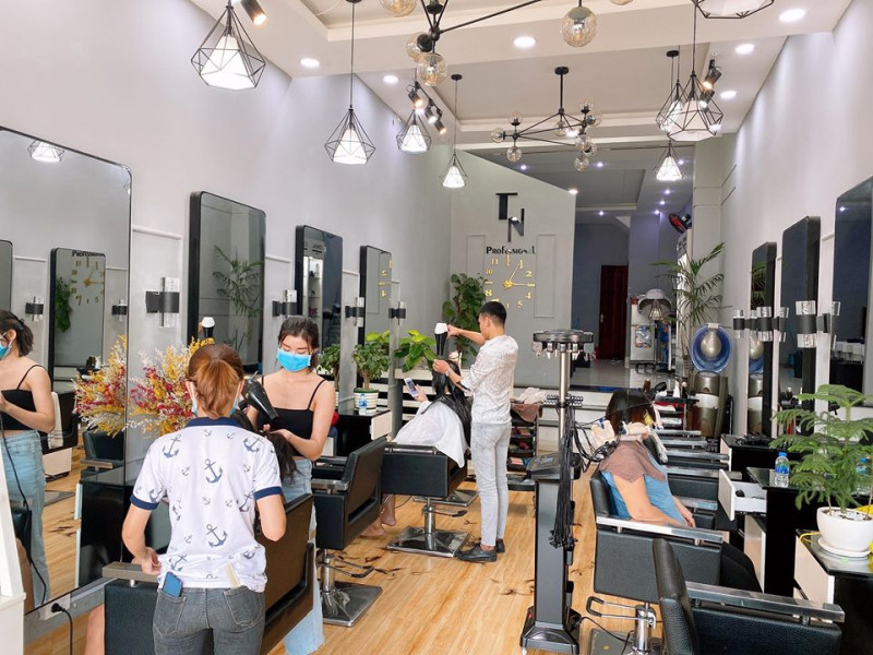 Tuyến Nguyễn Hairdressing