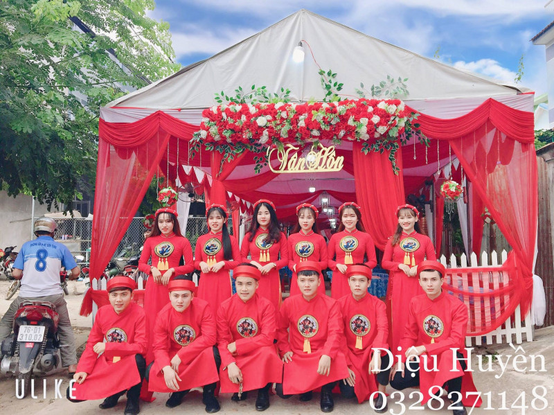 Dịch vụ bưng quả Diệu Huyền cũng là một trong những địa chỉ cho thuê áo dài cưới đẹp và chất lượng tại Quảng Ngãi.