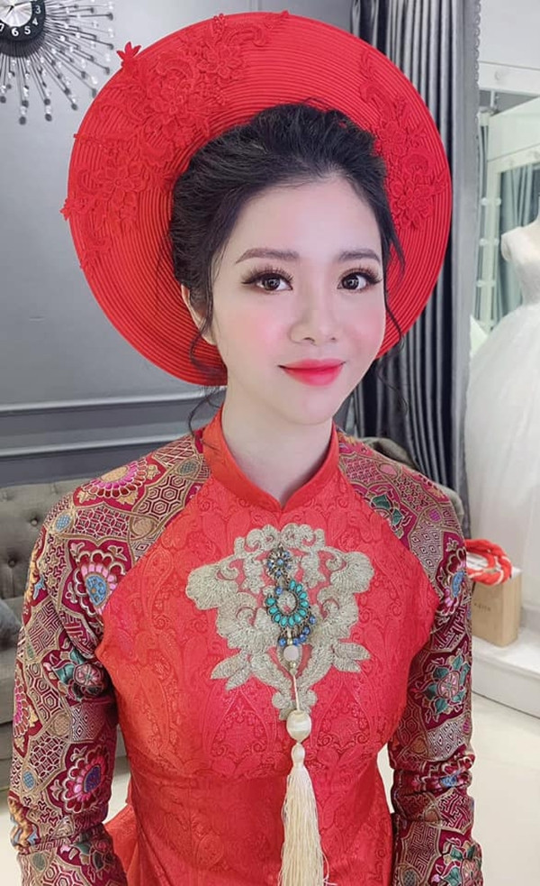 Cho thuê áo dài cưới đẹp nhất Phú Thọ với kiểu dáng hợp mốt, màu sắc áo dài nổi bật khi lên hình