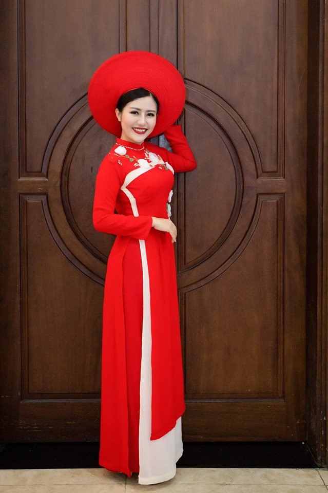 Và bộ sưu tập áo dài cươi của Linhxinh Xinh sẽ giúp bạn “hóa thân” thành cô dâu lộng lẫy nhất trong ngày trọng đại của mình.