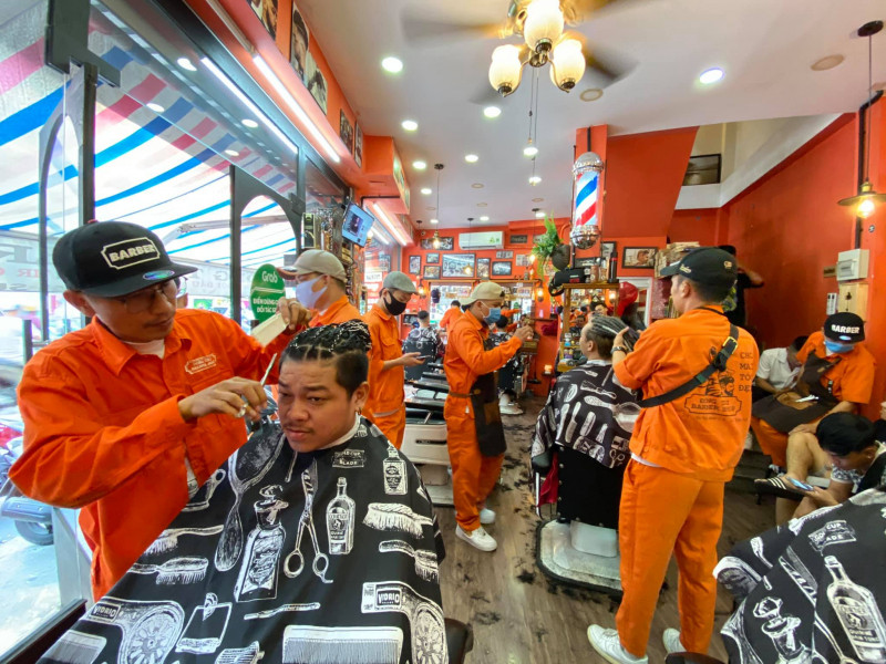 Đông Tây Barbershop