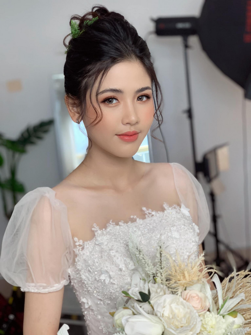 Việt Nguyễn make up (Quân Studio)