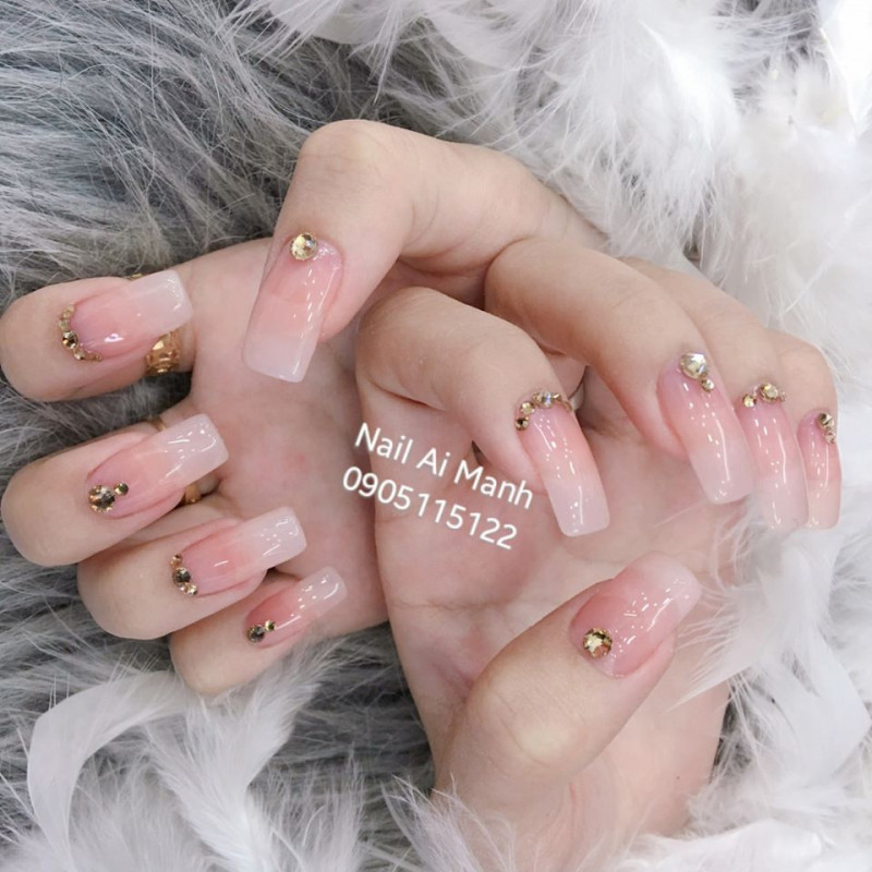 Nail Ái Mạnh