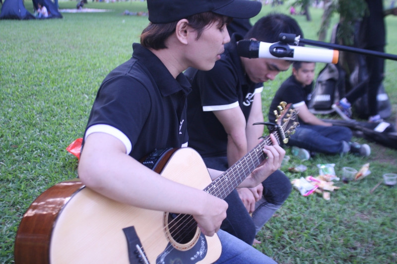 Học viên trung tâm Guitar Lĩnh Nam buổi offline ngày 2/10 tại CV Yên Sở - by Phương Nguyễn