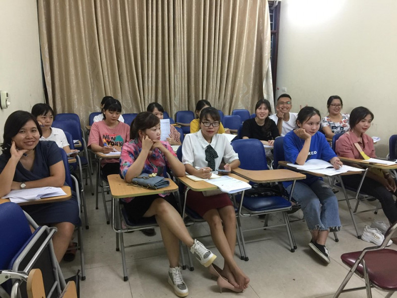 Một lớp học tiếng Trung cho người đi làm tại Trung tâm ngoại ngữ Full House