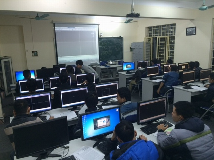 Tri thức Việt với trang thiết bị hiện đại giúp học viên được học tập thuận lợi nhất.