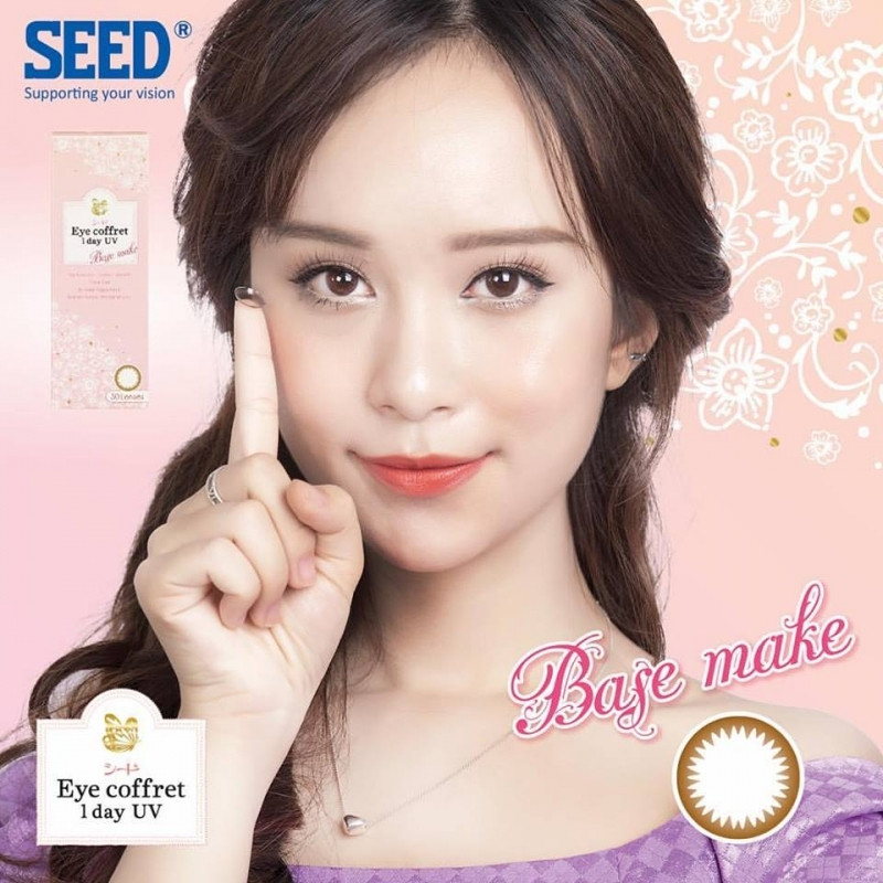 Mẫu đeo kính áp tròng của SEED Việt Nam