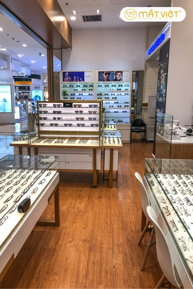 Mắt Việt tự hào là địa chỉ bán lẻ chuyên nghiệp hàng đầu tại thị trường, chuyên cung cấp mắt kính chính hãng của các tập đoàn lớn nhất thế giới