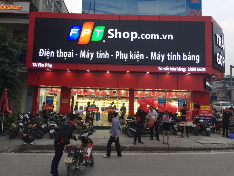 FPT shop ở 7A Yên Phụ.