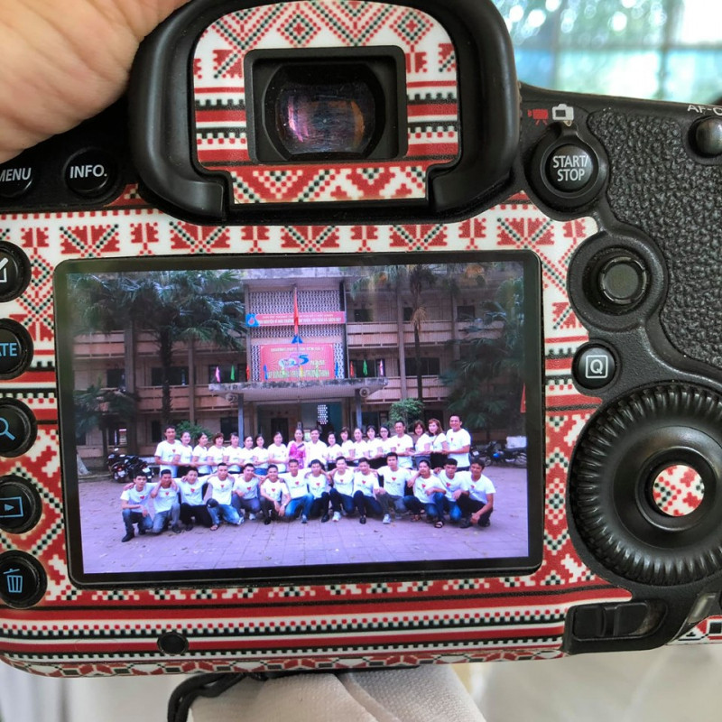 Lớp học thông qua ống kính máy ảnh của Vinh Veo