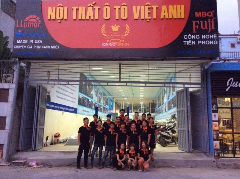 Đội ngũ nhân viên, kỹ thuật viên của nội thất ô tô Việt Anh