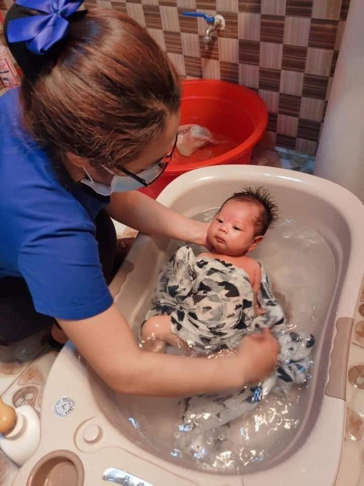 Dịch vụ tắm bé Viet-care Hà Nội