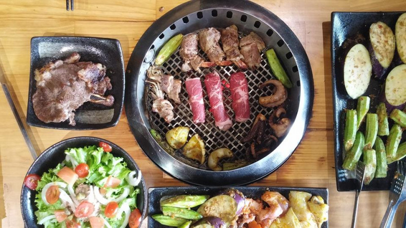 Hana BBQ & Hot Pot Buffet là nhà hàng đồ nướng và lẩu mang phong cách Nhật Bản - Hàn Quốc