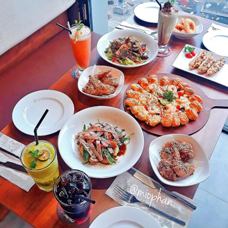 Sở hữu không gian 4 tầng siêu rộng lớn, Pizza Hut Nguyễn Trãi là một nhà hàng cực rộng rãi và thoáng đãng.