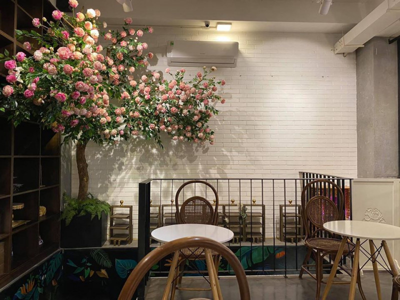Tìm đến La Fleur Tea & Dessert Cafe, bạn sẽ có những giây phút được tận hưởng cuộc sống chậm rãi, đầy thú vị này.