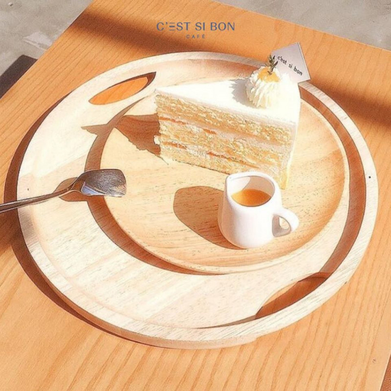 C'est Si Bon là một địa chỉ Cafe - Desserts - Cakes nổi tiếng ở Hà Nội, có nhiều chi nhánh để phục vụ khách hàng.