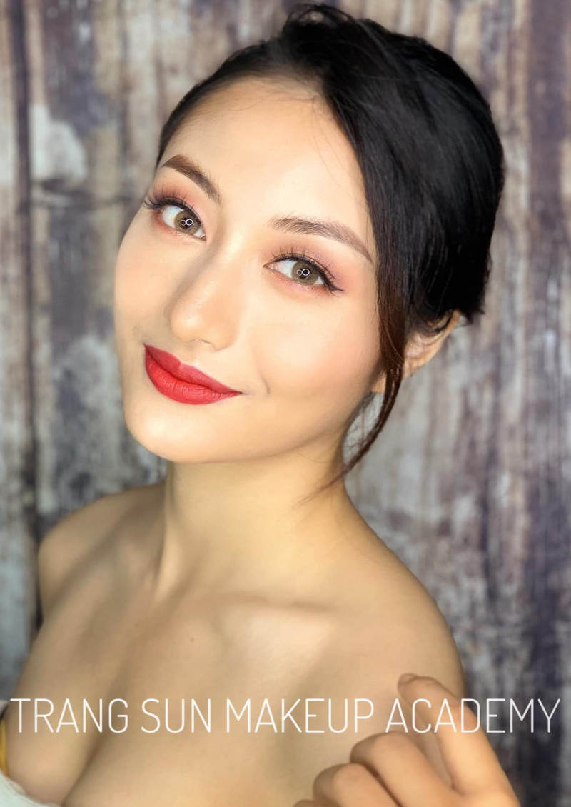 Trang sun makeup