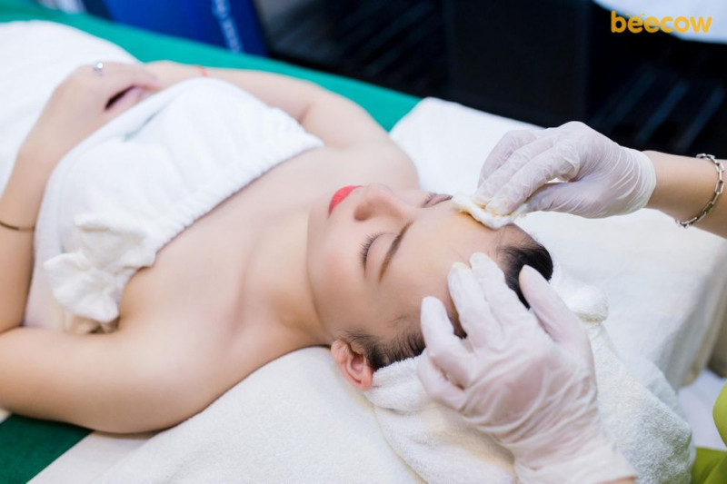 Đến với Yuki Clinic bạn sẽ được Chăm sóc da mụn chuyên sâu theo các nguyên tắc giữ sạch da, điều tiết nhờn, chống bít chân lông và nuôi dưỡng da khỏe đẹp.