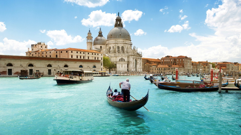Venice thu hút người ta bởi vẻ đẹp cổ kính đầy mê hoặc