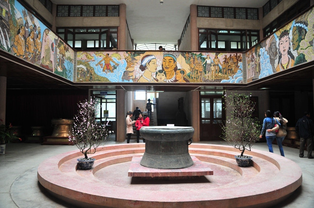 Không gian trưng bày trong bảo tàng Hùng Vương