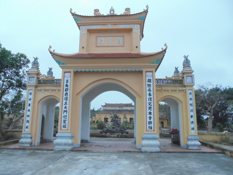 Cổng đền Xuân Hy