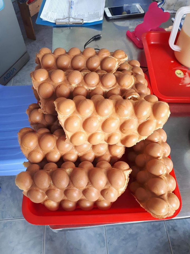 Hiện tại, những chiếc xe nhỏ của thương hiệu bánh trứng gà non Hong Kong Suki thu hút rất nhiều tín đồ của món bánh trứng.