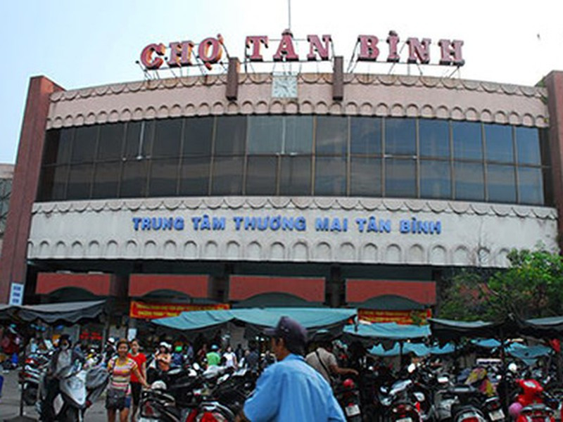 Chợ Tân Bình từ lâu đã nổi tiếng là nơi bán sỉ quần áo với giá rẻ nhất trên địa bàn thành phố.