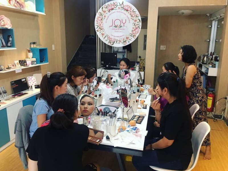 Lớp học trang điểm cá nhân tại Joy make up & beauty